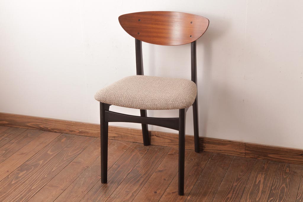 ヴィンテージ家具　北欧ビンテージ　あたたかく洗練された雰囲気のダイニングチェア(椅子)