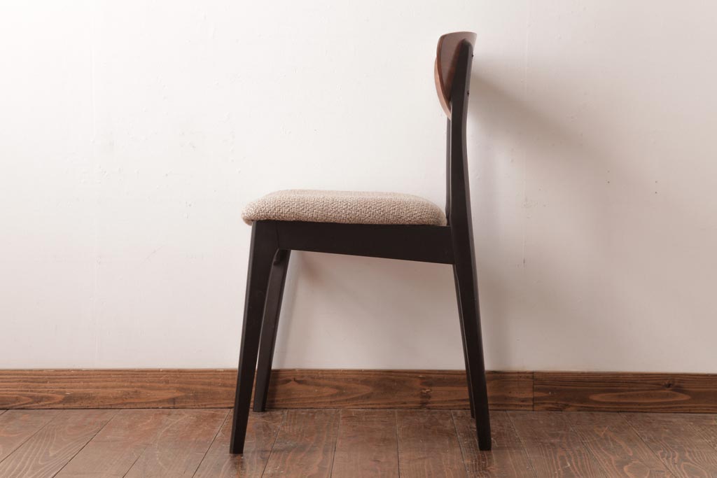 ヴィンテージ家具　北欧ビンテージ　あたたかく洗練された雰囲気のダイニングチェア(椅子)