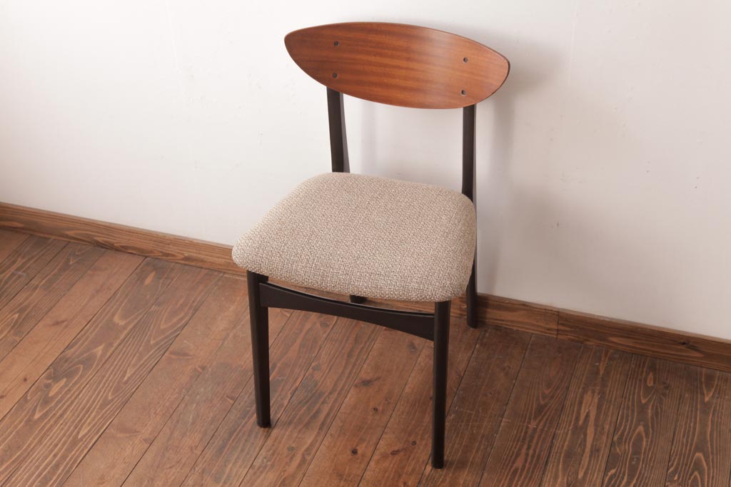 ヴィンテージ家具　北欧ビンテージ　あたたかく洗練された雰囲気のダイニングチェア(椅子)