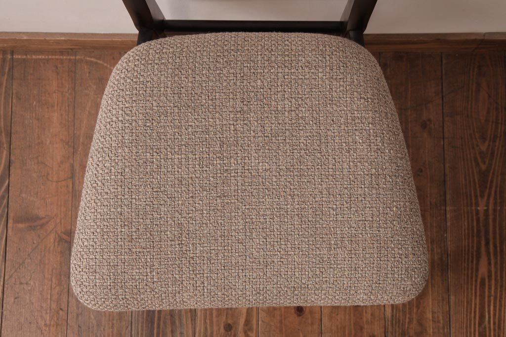 ヴィンテージ家具　北欧ビンテージ　あたたかく洗練された雰囲気のダイニングチェア(椅子)