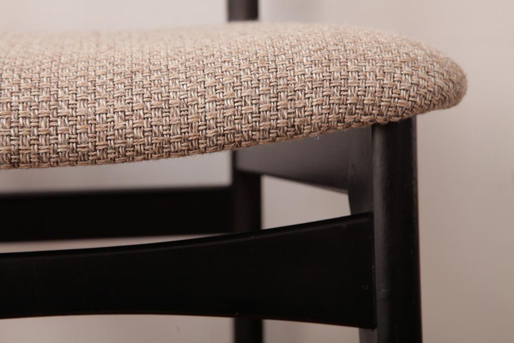 ヴィンテージ家具　北欧ビンテージ　あたたかく洗練された雰囲気のダイニングチェア(椅子)