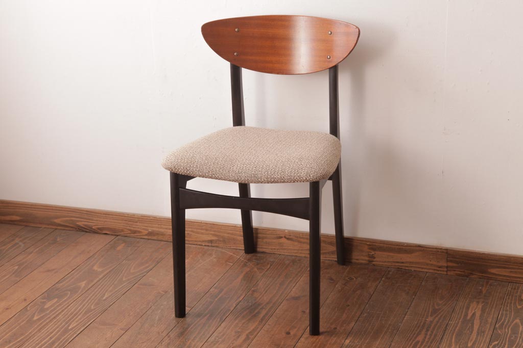 ヴィンテージ家具　北欧ビンテージ　ミッドセンチュリーなデザインのダイニングチェア(椅子)(1)