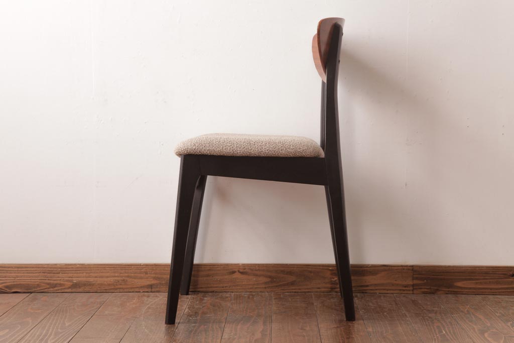 ヴィンテージ家具　北欧ビンテージ　ミッドセンチュリーなデザインのダイニングチェア(椅子)(1)