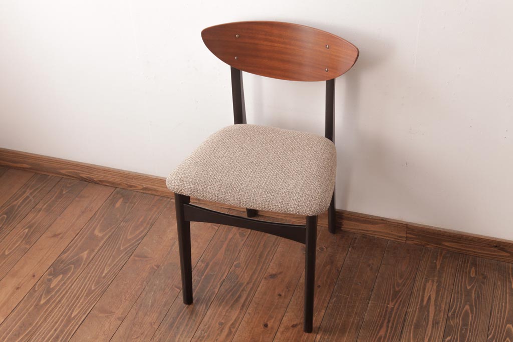 ヴィンテージ家具　北欧ビンテージ　ミッドセンチュリーなデザインのダイニングチェア(椅子)(2)
