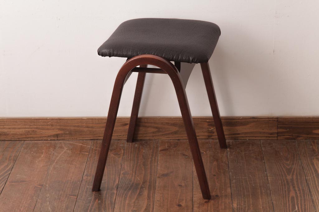 ヴィンテージ家具　ビンテージ　秋田木工　本革座面　シックでお洒落な雰囲気漂うスタッキングスツール(スツール、椅子)