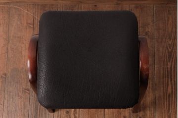 ヴィンテージ家具　ビンテージ　秋田木工　本革座面　シックでお洒落な雰囲気漂うスタッキングスツール(スツール、椅子)