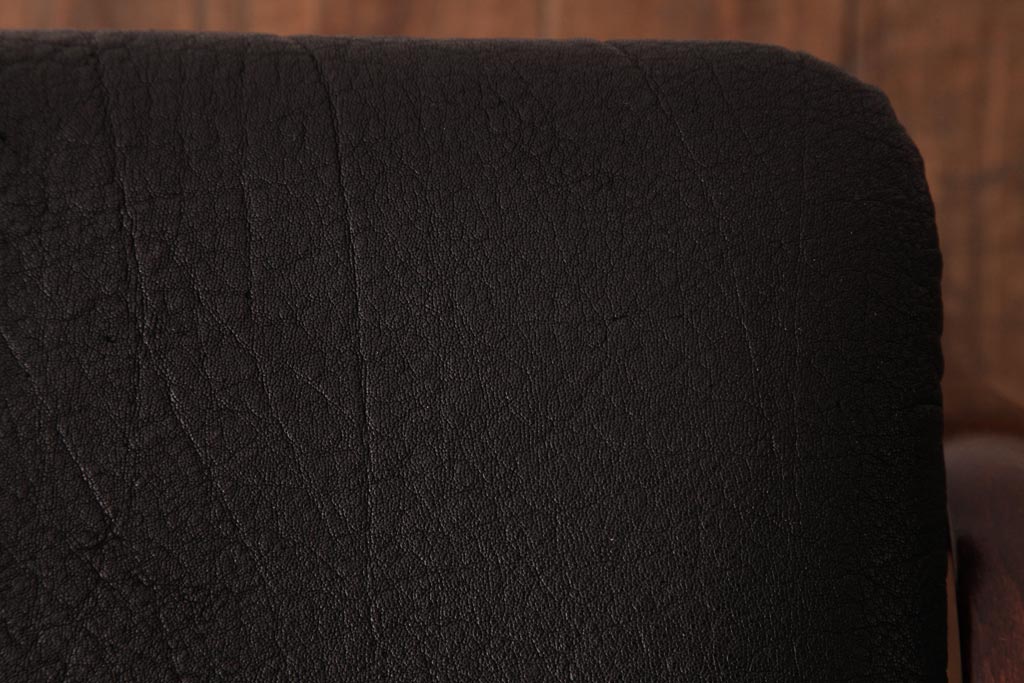 ヴィンテージ家具　ビンテージ　秋田木工　本革座面　シックでお洒落な雰囲気漂うスタッキングスツール(スツール、椅子)