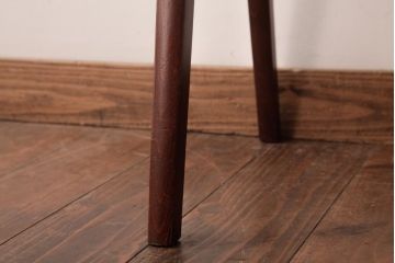 ヴィンテージ家具　ビンテージ　秋田木工　本革座面　シックでお洒落な雰囲気漂うスタッキングスツール(スツール、椅子)