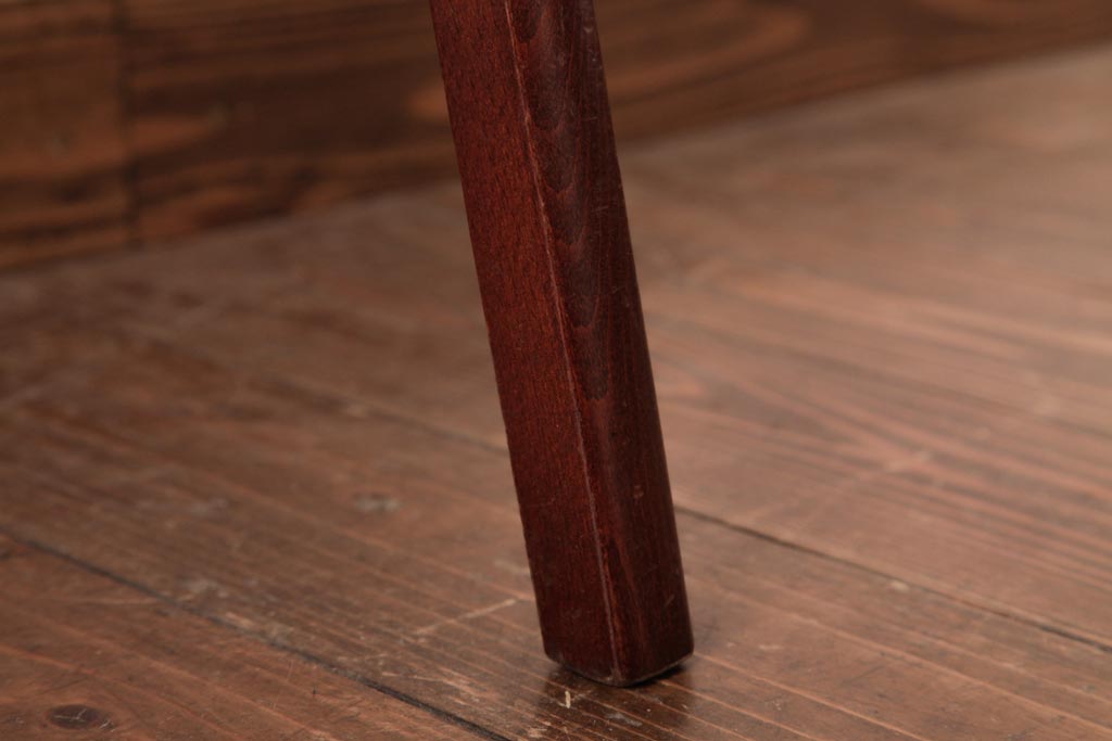 ヴィンテージ家具　ビンテージ　秋田木工　本革座面　シックでお洒落な雰囲気漂うスタッキングスツール(スツール、椅子)