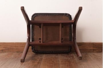 ヴィンテージ家具　ビンテージ　秋田木工　本革座面　シックでお洒落な雰囲気漂うスタッキングスツール(スツール、椅子)