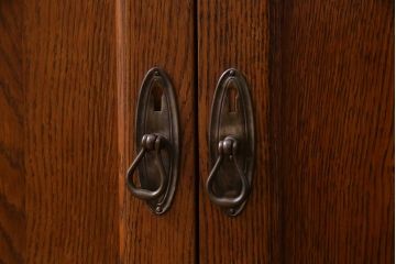 アンティーク家具　イギリスアンティーク　戸棚付き　凛とした佇まいのオーク材製シャツケース(ドロワー、キャビネット、店舗什器)(R-035508)