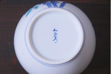 アンティーク雑貨　重要無形文化財　色鍋島　人間国宝　十二代　今右衛門　錦南天絵花瓶(箱付)