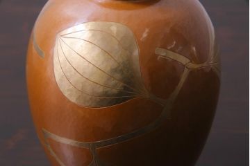 アンティーク雑貨　伝統工芸　鎚起銅器　玉川堂　共箱付き　葉文花瓶(花器)