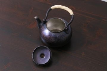 中古　清穂堂　紫金色が美しい鎚起銅器の急須(茶器)