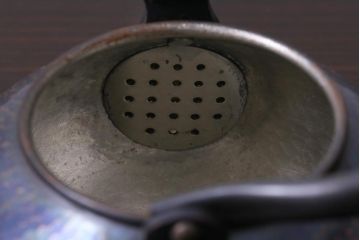 中古　清穂堂　紫金色が美しい鎚起銅器の急須(茶器)