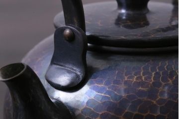 中古　清穂堂　紫金色が美しい鎚起銅器の急須(茶器)