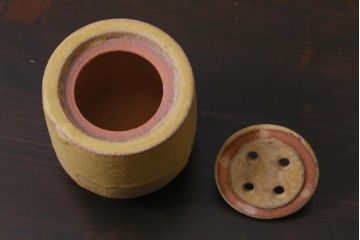 アンティーク雑貨　中古　林恭助作　共箱付き　黄瀬戸の香炉