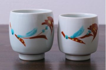 倶門窯　瀧田項一　花文湯呑　共箱付き　染付色絵　夫婦湯呑