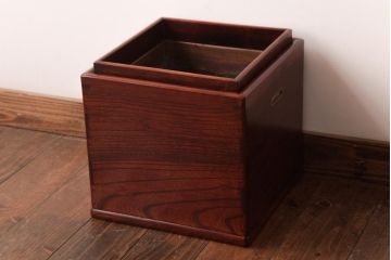 アンティーク雑貨　和製アンティーク　ケヤキ材　シンプルながらも気品を感じる漆塗りの角火鉢(手あぶり、箱火鉢)(2)
