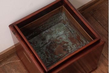 アンティーク雑貨　和製アンティーク　ケヤキ材　シンプルながらも気品を感じる漆塗りの角火鉢(手あぶり、箱火鉢)(2)