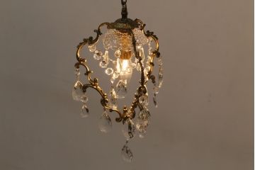 フランスビンテージ　小振りサイズが珍しいゴージャスなシャンデリア(ペンダントライト、天井照明、吊り下げ照明)