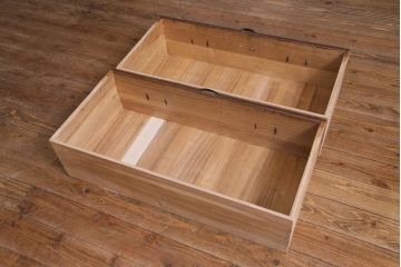 アンティーク家具　和製アンティーク　桐材　リメイク　鋲が重厚感を醸し出す箪笥リビングボード(アンティークチェスト、引き出し、ローボード、桐箪笥、桐たんす)