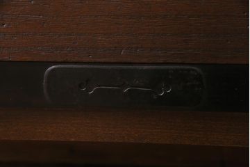 アンティーク家具　和製アンティーク　桐材　リメイク　鋲が重厚感を醸し出す箪笥リビングボード(アンティークチェスト、引き出し、ローボード、桐箪笥、桐たんす)