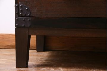 アンティーク家具　和製アンティーク　桐材　リメイク　鋲が重厚感を醸し出す箪笥リビングボード(アンティークチェスト、引き出し、ローボード、桐箪笥、桐たんす)