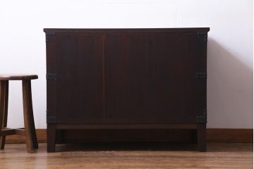 アンティーク家具　和製アンティーク　桐材　リメイク　鋲が重厚感を醸し出す箪笥リビングボード(アンティークチェスト、引き出し、ローボード、桐箪笥、桐たんす)