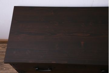 アンティーク家具　和製アンティーク　桐材　リメイク　鋲が重厚感を醸し出す箪笥リビングボード(アンティークチェスト、引き出し、ローボード、桐箪笥、桐たんす)