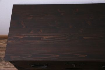 アンティーク家具　和製アンティーク　桐材　リメイク　鋲付きの金具が目を引く箪笥リビングボード(アンティークチェスト、引き出し、ローボード、桐箪笥、桐たんす)