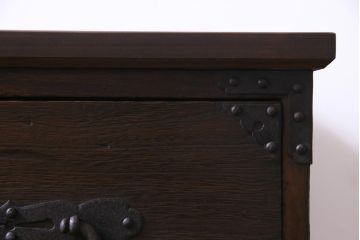 アンティーク家具　和製アンティーク　桐材　リメイク　鋲付きの金具が目を引く箪笥リビングボード(アンティークチェスト、引き出し、ローボード、桐箪笥、桐たんす)