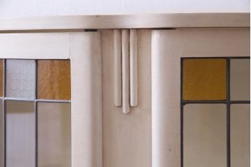 ペイント家具　イギリスアンティーク　色ガラス　上品かつモダンなステンドグラスのキャビネット(飾り棚、収納棚)