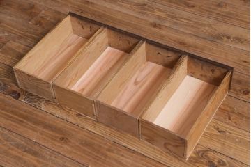 アンティーク家具　和製アンティーク　明治期　四尺　結霜ガラス入り　趣きあふれる重ね水屋箪笥(食器棚、収納棚)