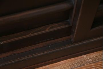 アンティーク家具　和製アンティーク　明治期　四尺　結霜ガラス入り　趣きあふれる重ね水屋箪笥(食器棚、収納棚)