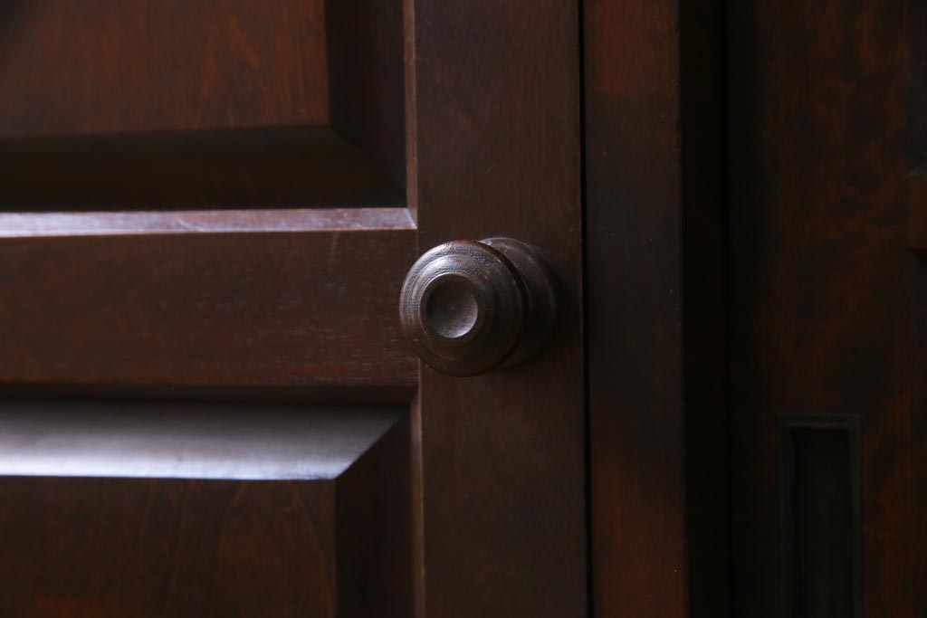 中古　北海道民芸家具　HM135　凛とした雰囲気漂うサイドボード(リビングボード、キャビネット、収納棚)