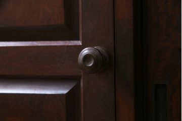 中古　北海道民芸家具　HM135　凛とした雰囲気漂うサイドボード(リビングボード、キャビネット、収納棚)