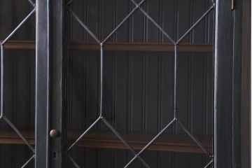 イギリスアンティーク　ペイント家具　ステンドグラス　シャビーな雰囲気がお洒落なブックケース(本箱、収納棚)