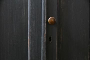 イギリスアンティーク　ペイント家具　ステンドグラス　シャビーな雰囲気がお洒落なブックケース(本箱、収納棚)