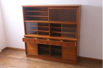 ヴィンテージ家具　ジャパンビンテージ　チーク材　北欧スタイルと和風が融合した珍しいデザインの食器棚(収納棚、飾り棚、カップボード)