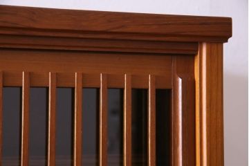 ヴィンテージ家具　ジャパンビンテージ　チーク材　北欧スタイルと和風が融合した珍しいデザインの食器棚(収納棚、飾り棚、カップボード)