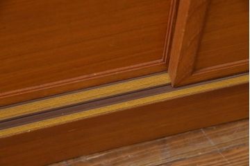 ヴィンテージ家具　ジャパンビンテージ　チーク材　北欧スタイルと和風が融合した珍しいデザインの食器棚(収納棚、飾り棚、カップボード)