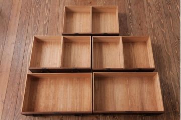 アンティーク家具　明治大正期　ヒノキ材・桐材　しっとりとした木肌が上品な雰囲気漂う時代箪笥(引き出し、チェスト、桐箪笥、桐たんす)