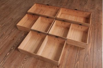 アンティーク家具　明治大正期　ヒノキ材・桐材　しっとりとした木肌が上品な雰囲気漂う時代箪笥(引き出し、チェスト、桐箪笥、桐たんす)