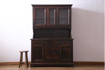 中古　松本民芸家具　クラシカルな雰囲気漂うC型食器棚(飾り棚、収納棚、キャビネット)(定価約77万円)