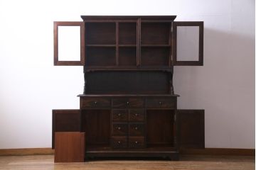 中古　松本民芸家具　クラシカルな雰囲気漂うC型食器棚(飾り棚、収納棚、キャビネット)(定価約77万円)