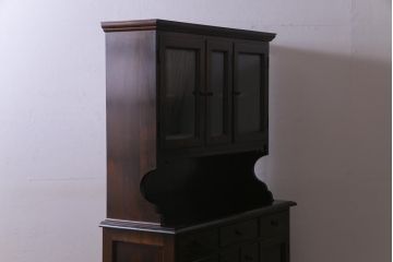 中古　松本民芸家具　クラシカルな雰囲気漂うC型食器棚(飾り棚、収納棚、キャビネット)(定価約77万円)