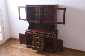 中古　松本民芸家具　クラシカルな雰囲気漂うC型食器棚(飾り棚、収納棚、キャビネット)(定価約77万円)