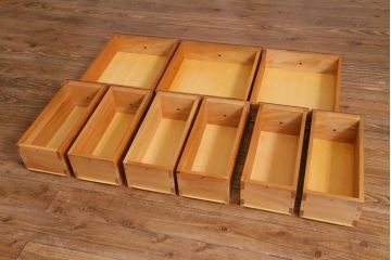 中古　松本民芸家具　クラシカルな雰囲気漂うC型食器棚(飾り棚、収納棚、キャビネット)(定価約77万円)