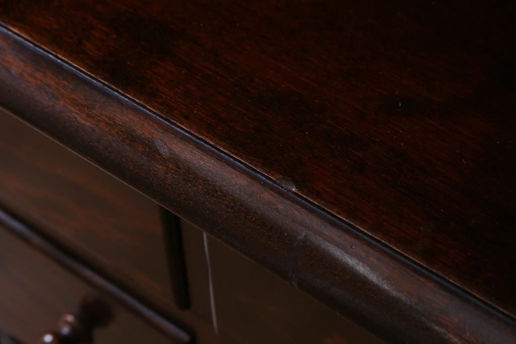 中古　松本民芸家具　クラシカルな雰囲気漂うC型食器棚(飾り棚、収納棚、キャビネット)(定価約77万円)